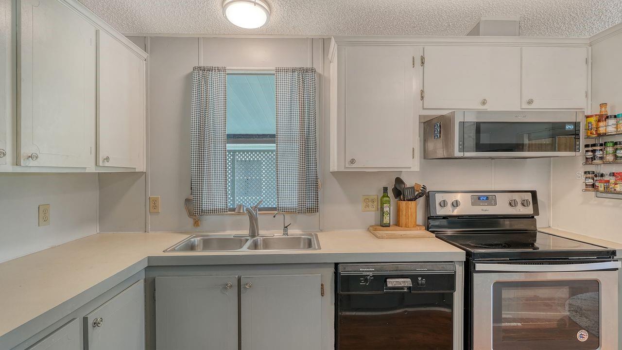 Image 11 of 30 For 763 Lakeside Drive