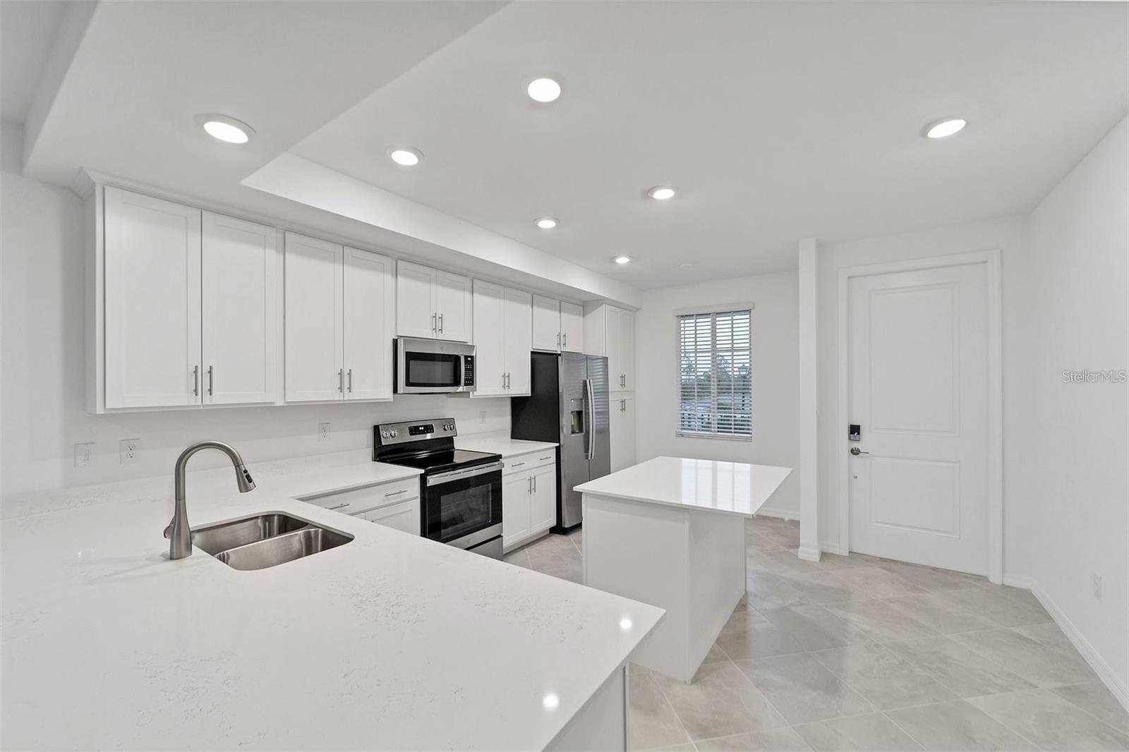 Image 6 of 32 For 17595 Opal Sand Drive 205
