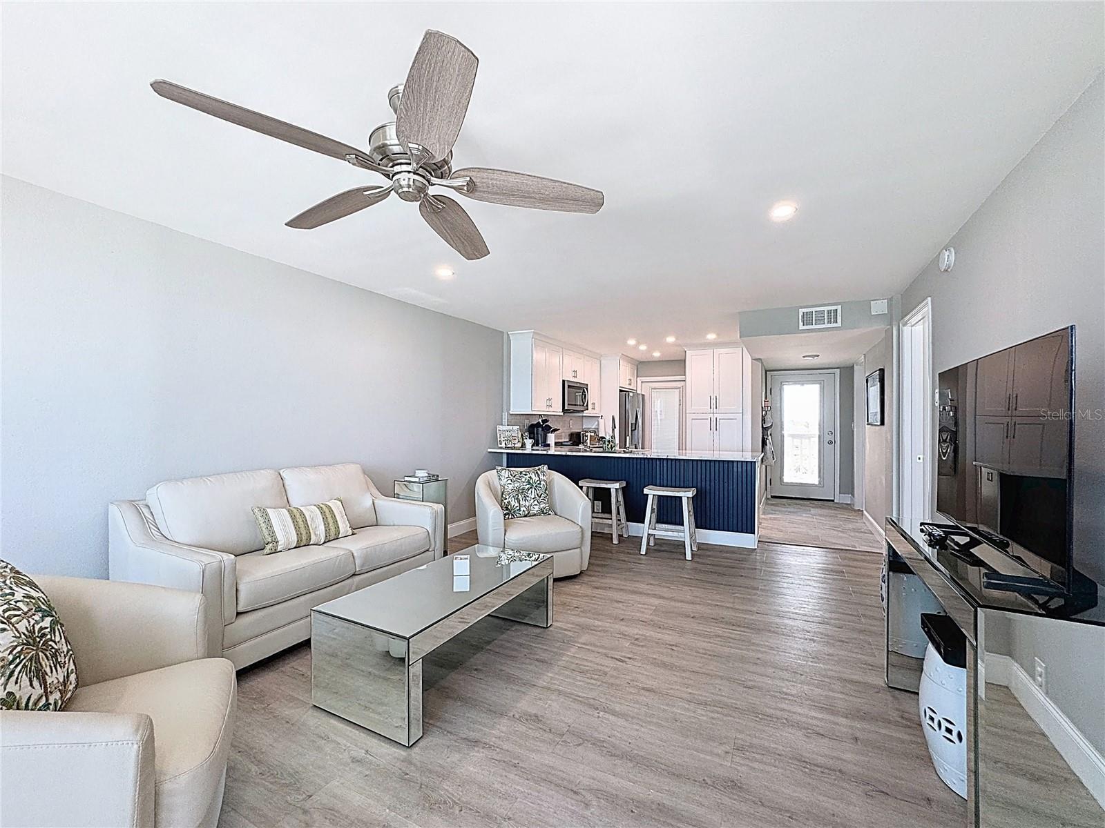 Image 10 of 42 For 1100 Tarpon Center Drive 503 5c