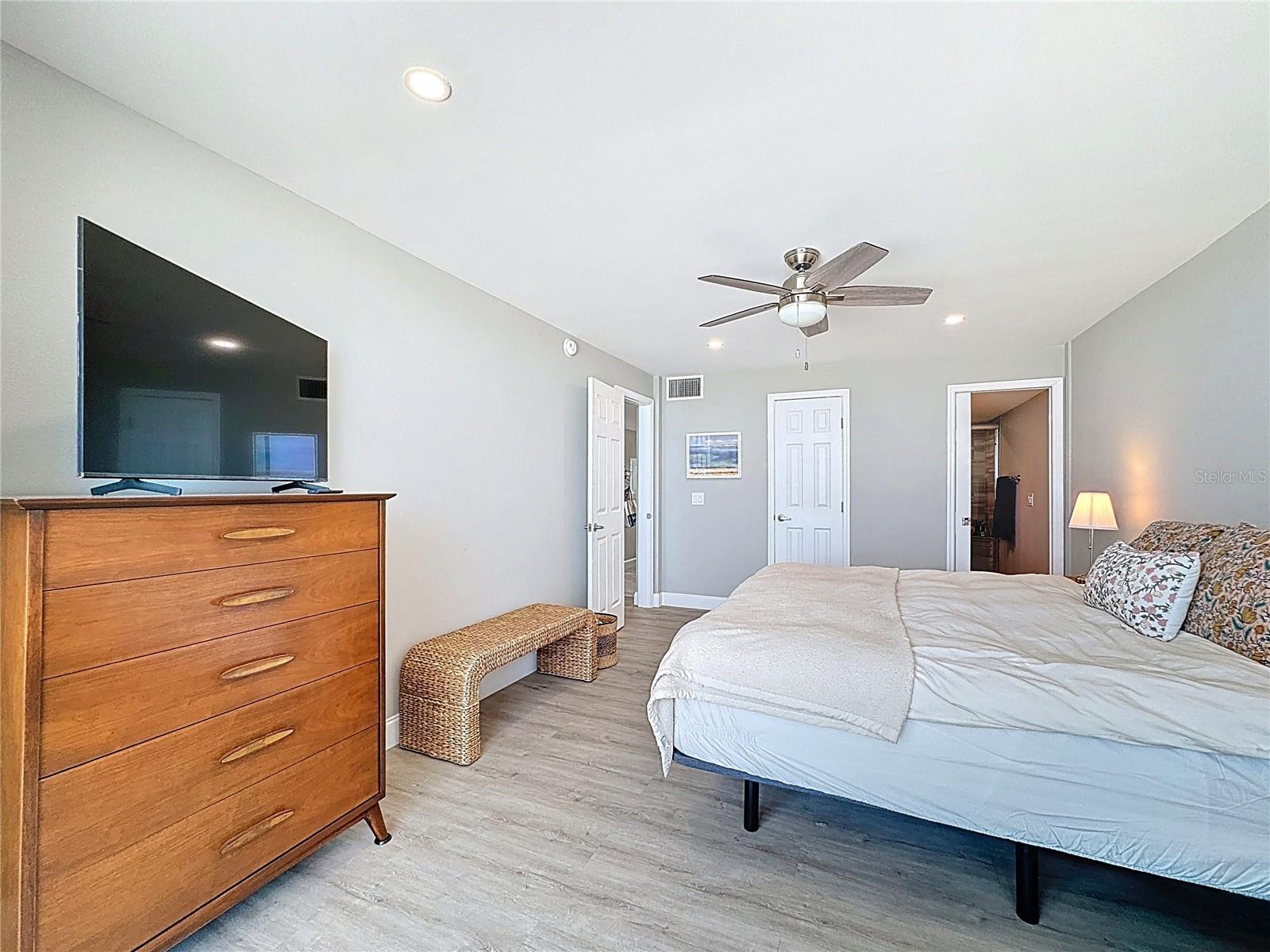 Image 13 of 42 For 1100 Tarpon Center Drive 503 5c