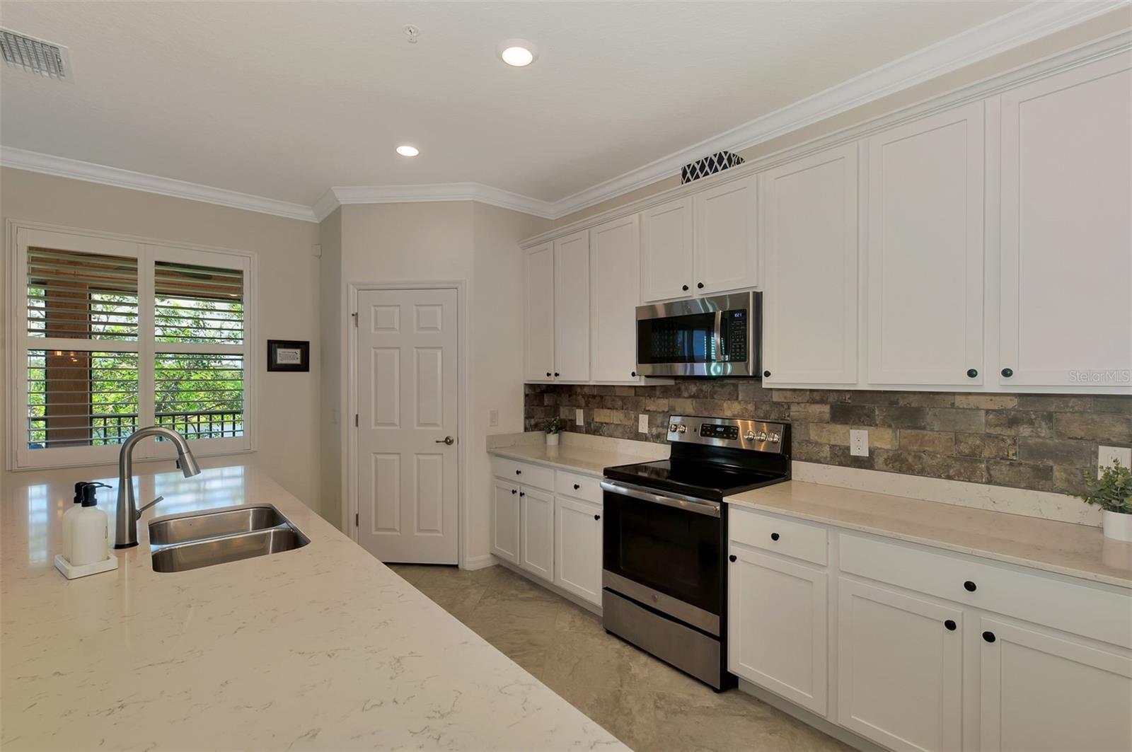 Image 18 of 96 For 10789 Tarflower Drive 202