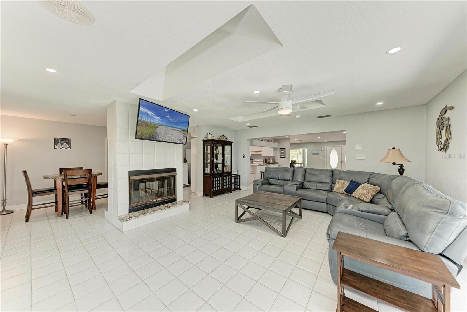 Image 8 of 62 For 3376 Peace River Drive