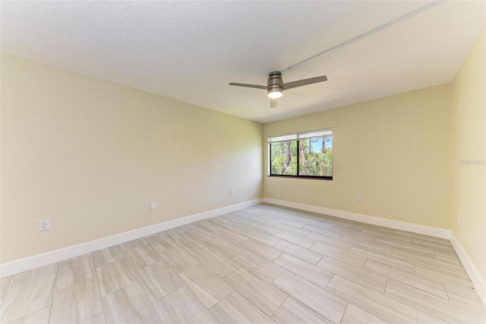 Image 20 of 36 For 2718 Orchid Oaks Drive C-202