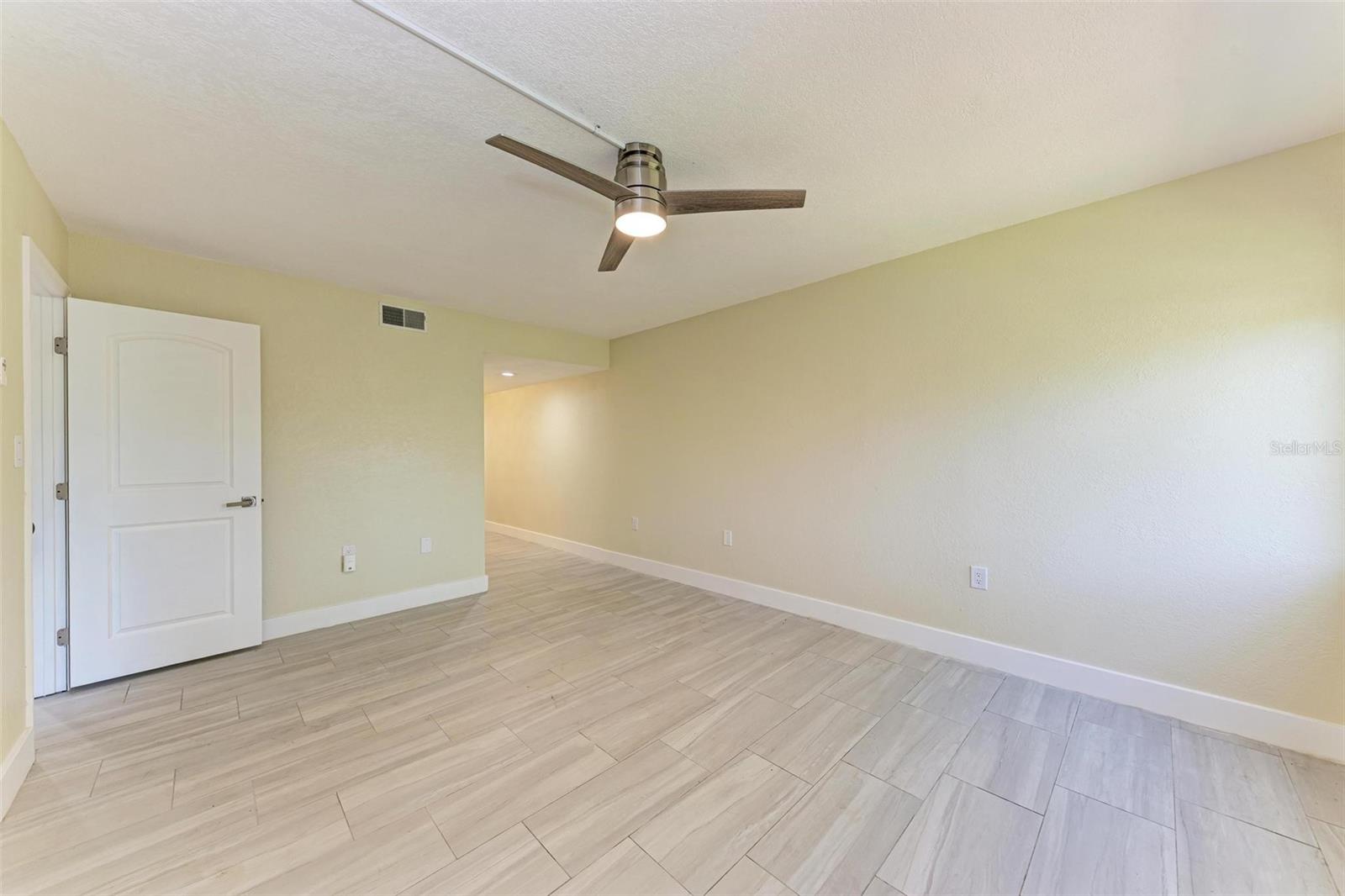 Image 21 of 36 For 2718 Orchid Oaks Drive C-202