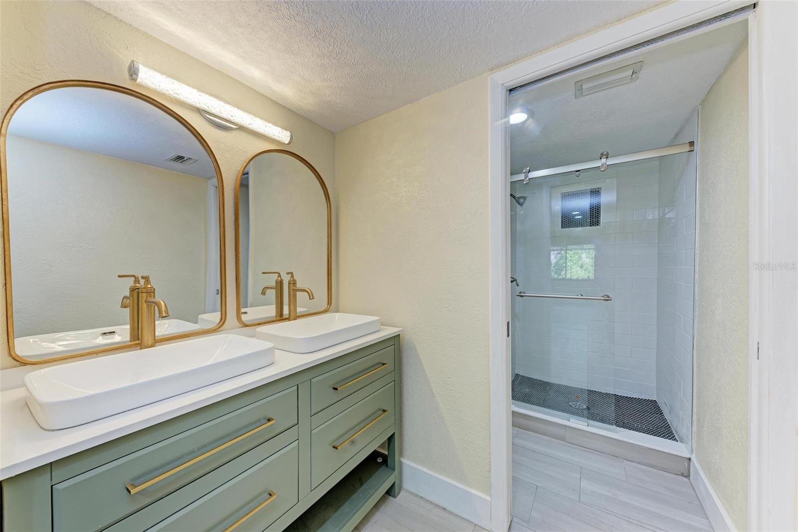 Image 25 of 36 For 2718 Orchid Oaks Drive C-202