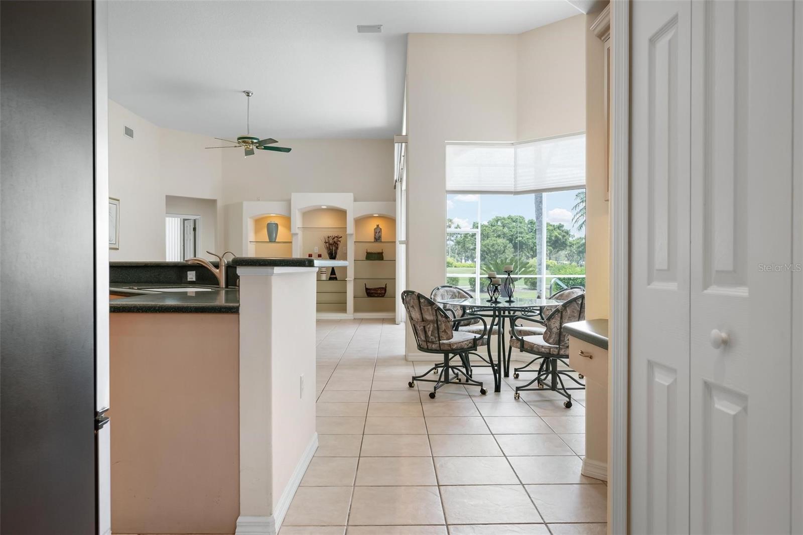 Image 16 of 98 For 467 Sherbrooke Court