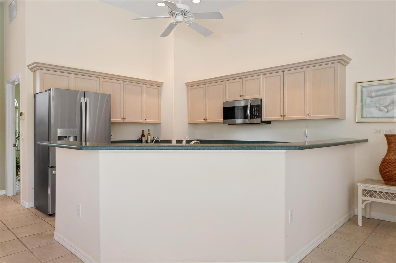 Image 22 of 98 For 467 Sherbrooke Court