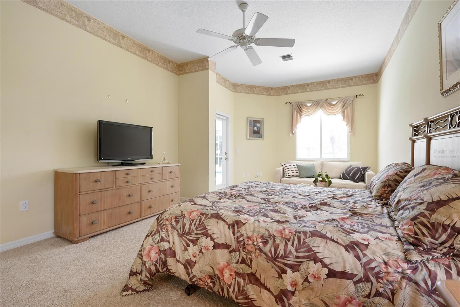 Image 30 of 98 For 467 Sherbrooke Court