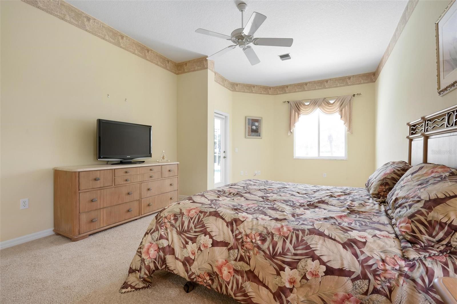 Image 31 of 98 For 467 Sherbrooke Court