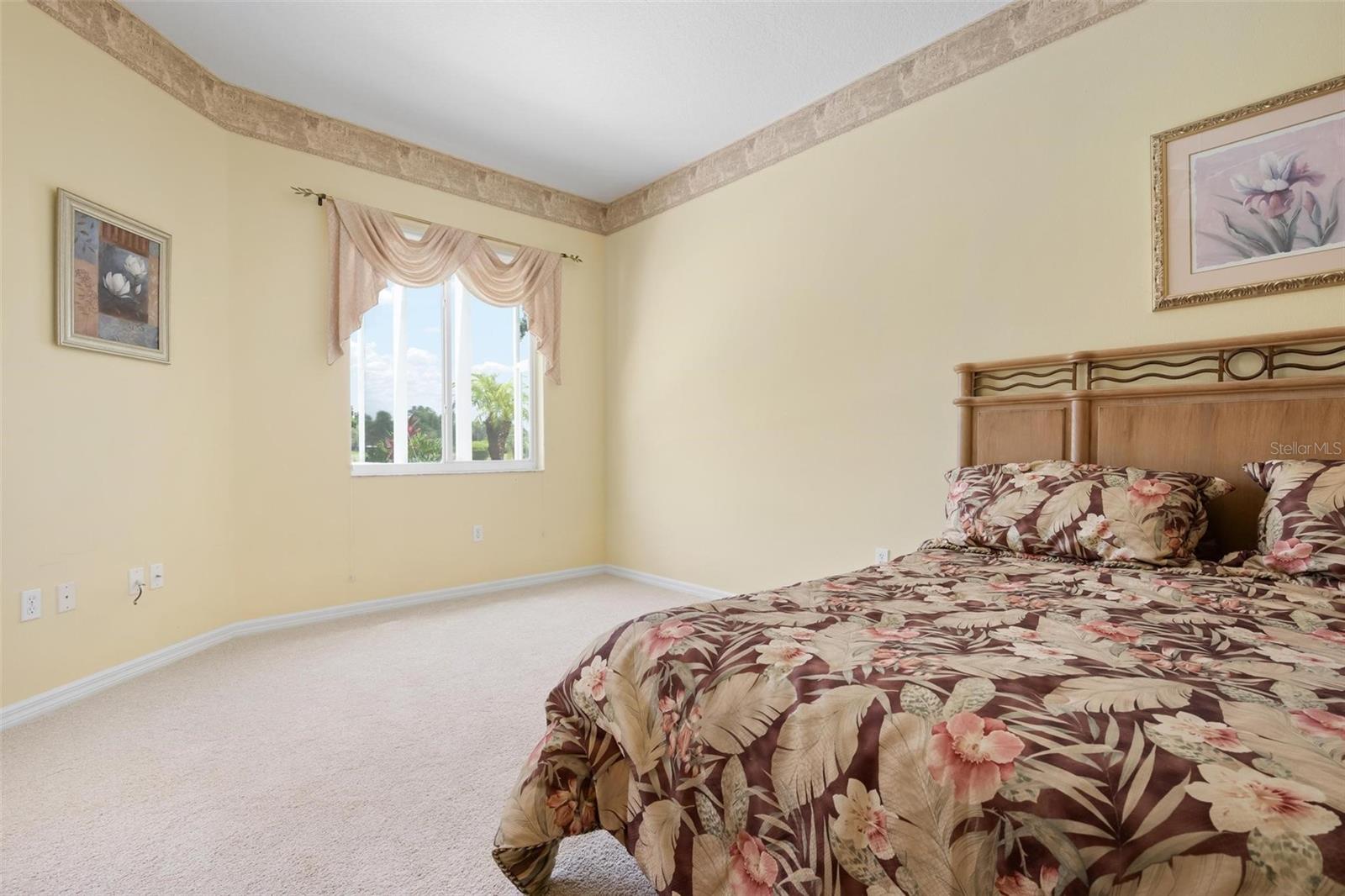 Image 33 of 98 For 467 Sherbrooke Court