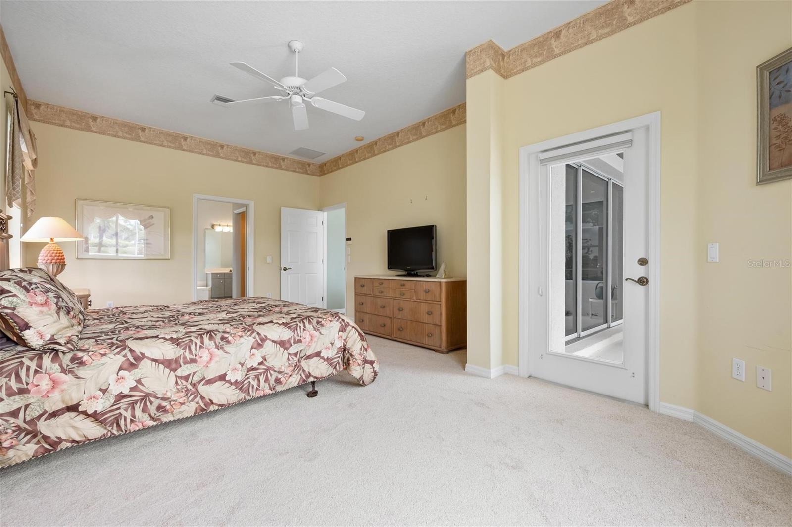 Image 35 of 98 For 467 Sherbrooke Court