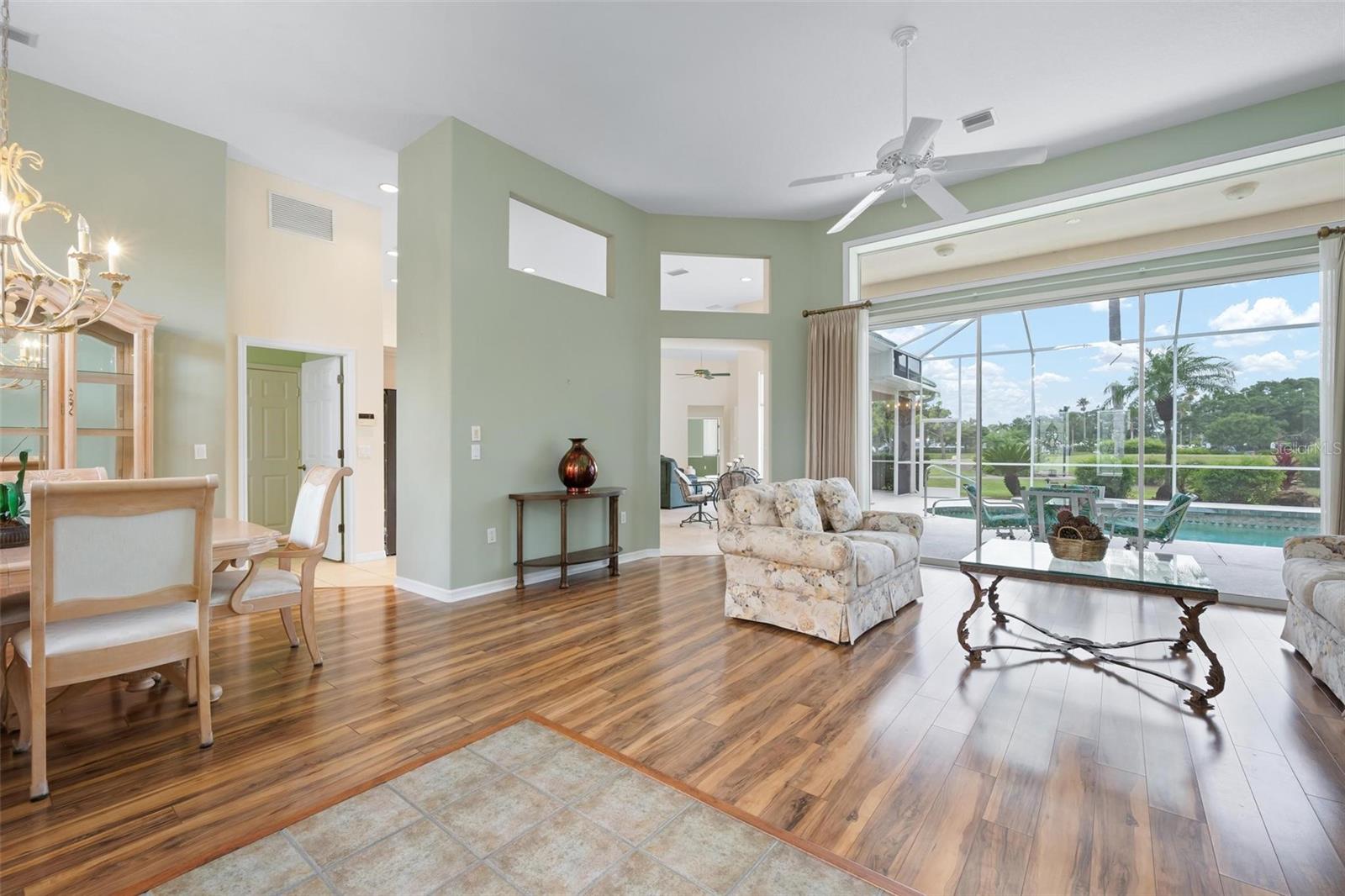Image 8 of 98 For 467 Sherbrooke Court