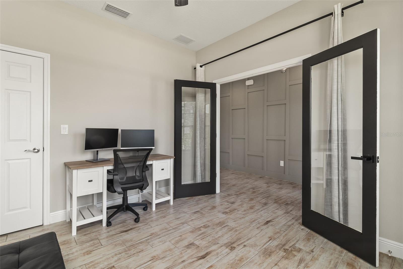 Image 13 of 49 For 12617 Oak Hill Way