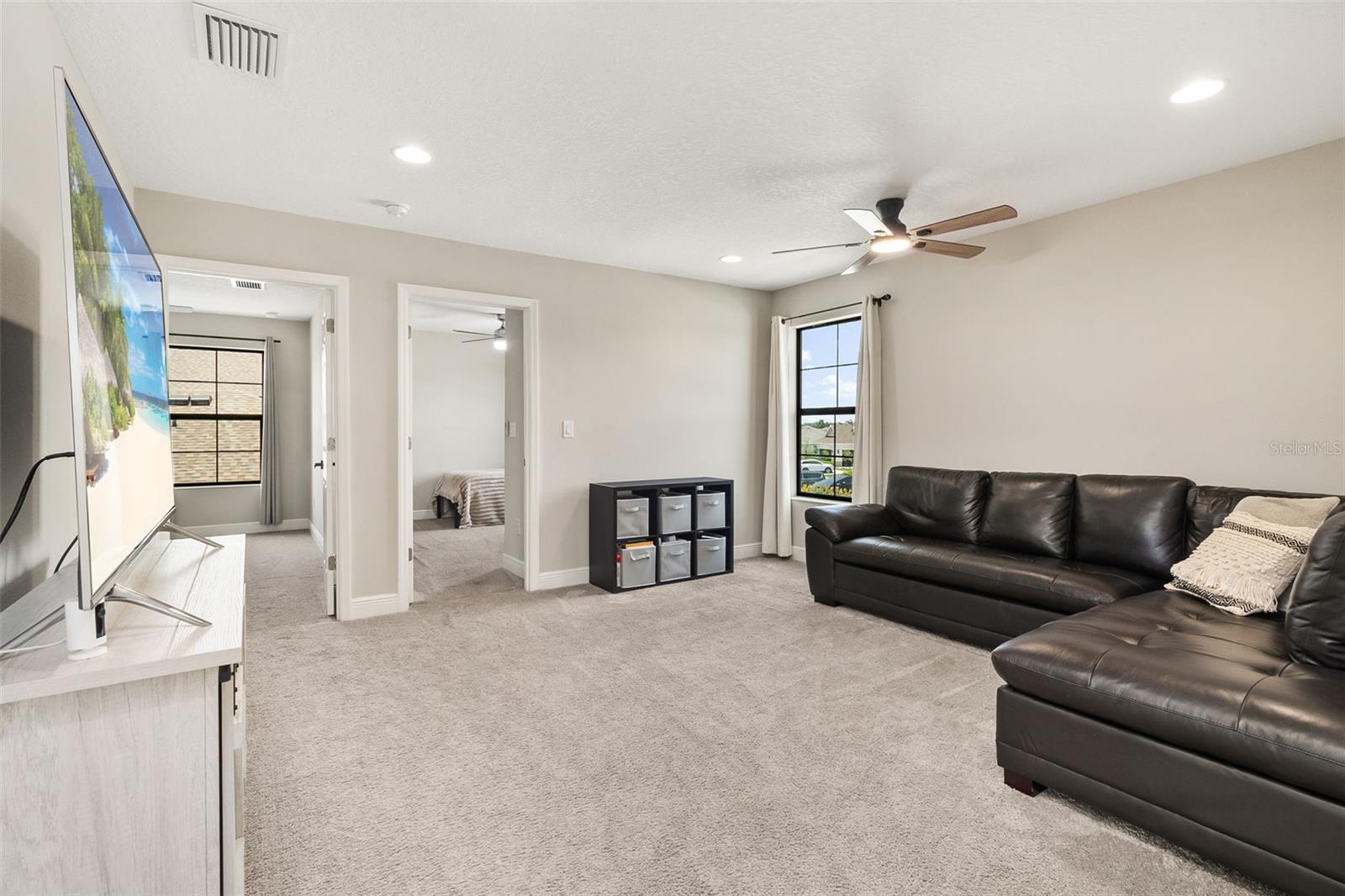 Image 19 of 49 For 12617 Oak Hill Way