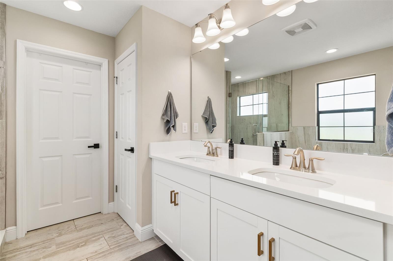 Image 23 of 49 For 12617 Oak Hill Way