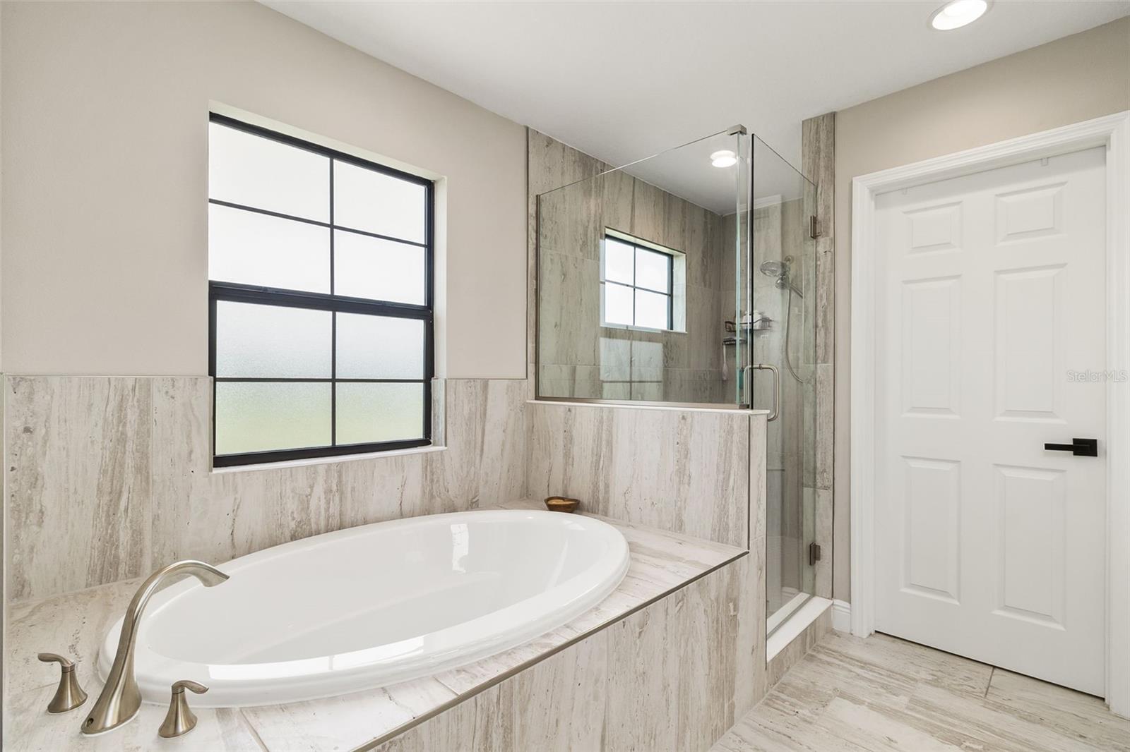 Image 24 of 49 For 12617 Oak Hill Way