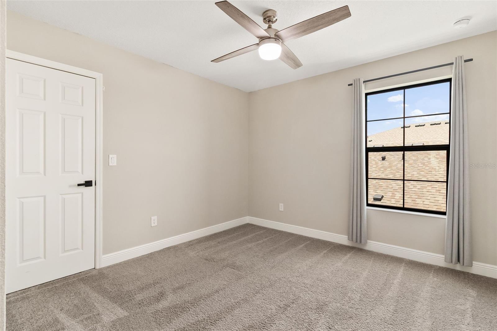 Image 26 of 49 For 12617 Oak Hill Way