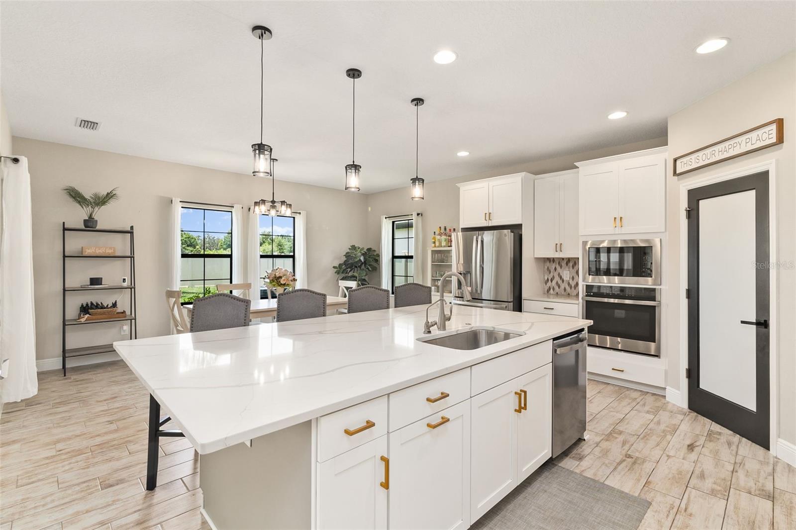 Image 5 of 49 For 12617 Oak Hill Way