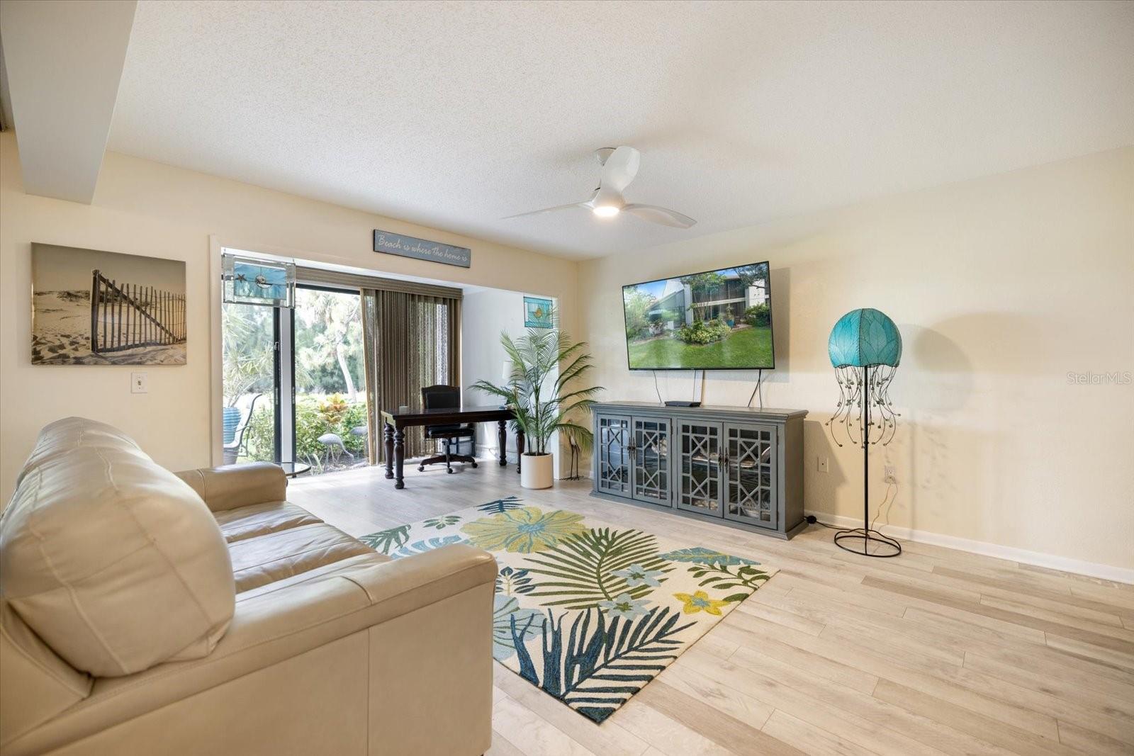 Image 17 of 42 For 864 Bird Bay Way 195