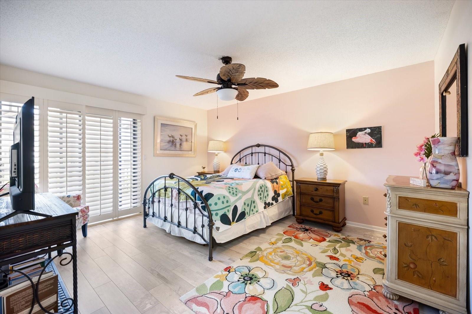 Image 23 of 42 For 864 Bird Bay Way 195