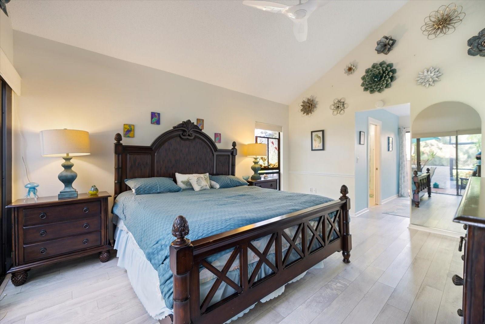 Image 26 of 42 For 864 Bird Bay Way 195