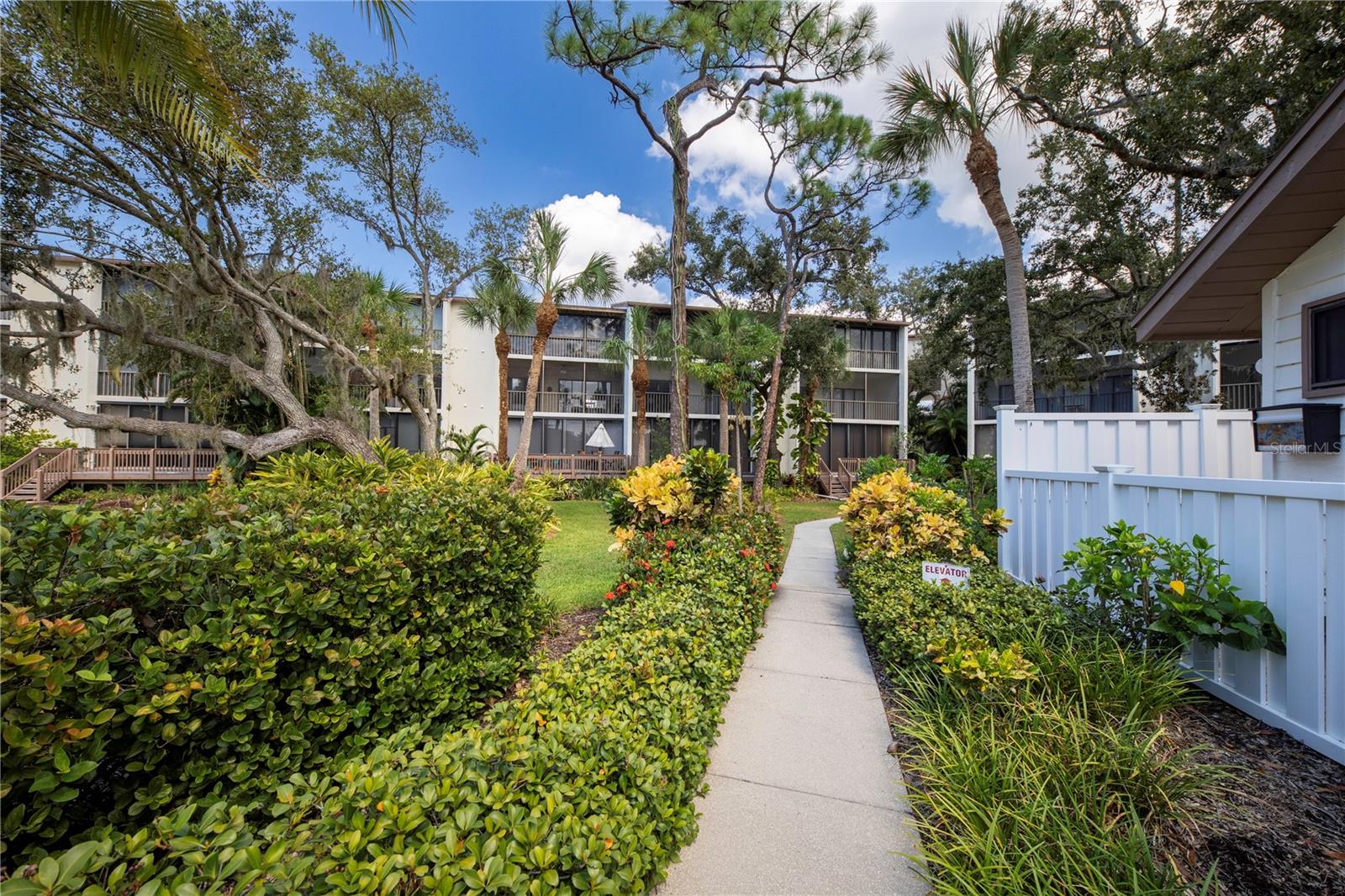 Image 40 of 42 For 864 Bird Bay Way 195