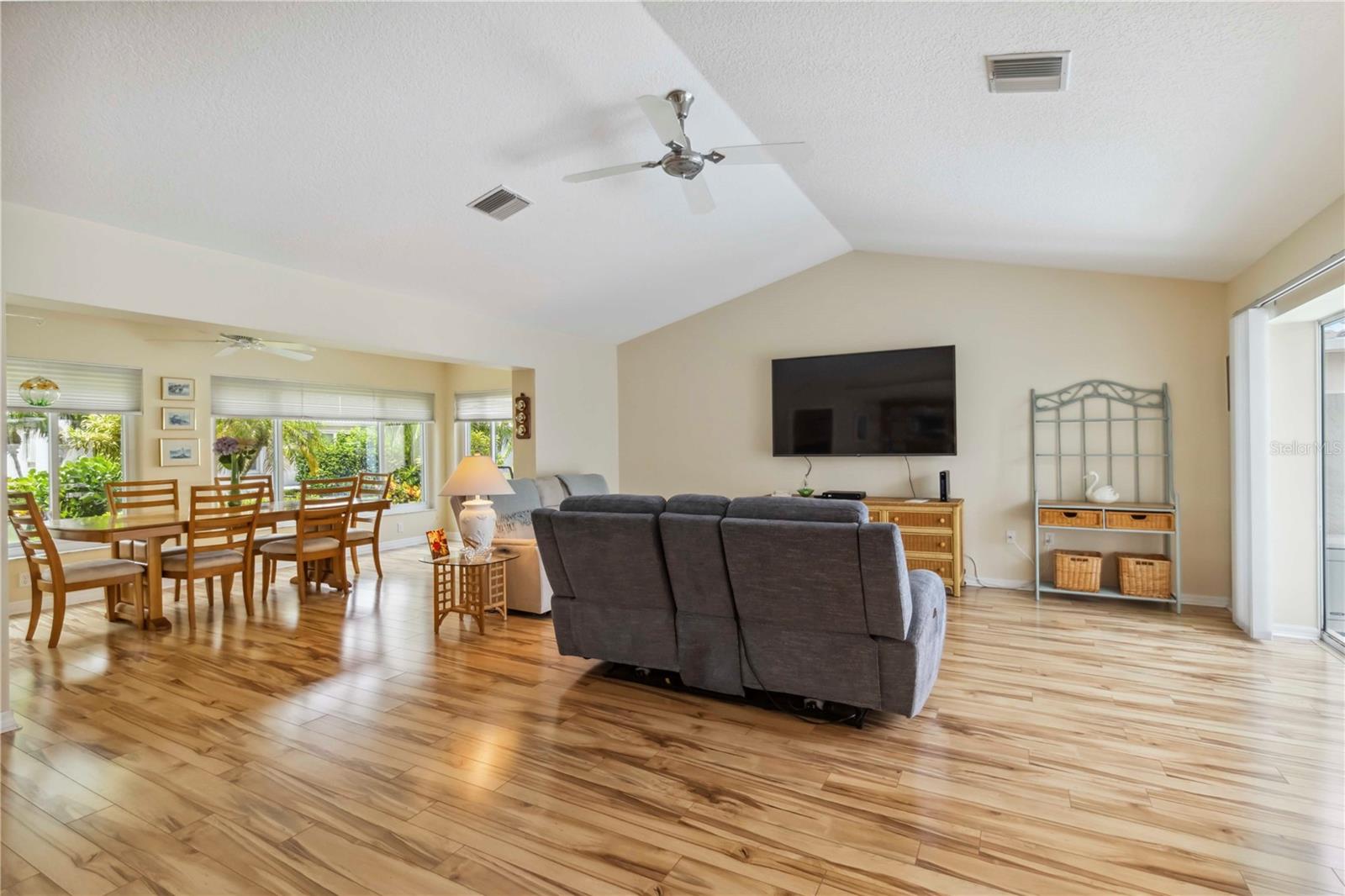 Image 11 of 50 For 1110 Southlake Court