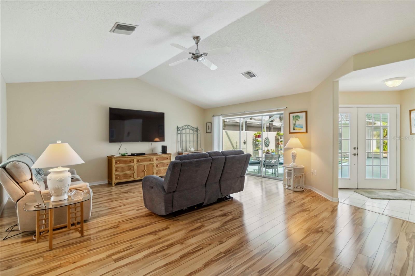 Image 13 of 50 For 1110 Southlake Court