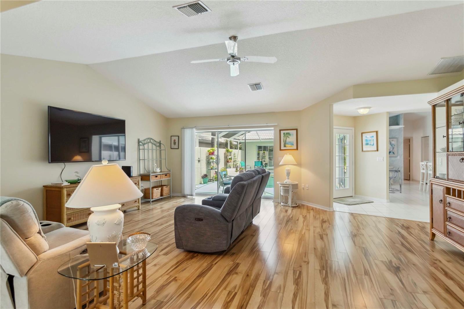 Image 16 of 50 For 1110 Southlake Court