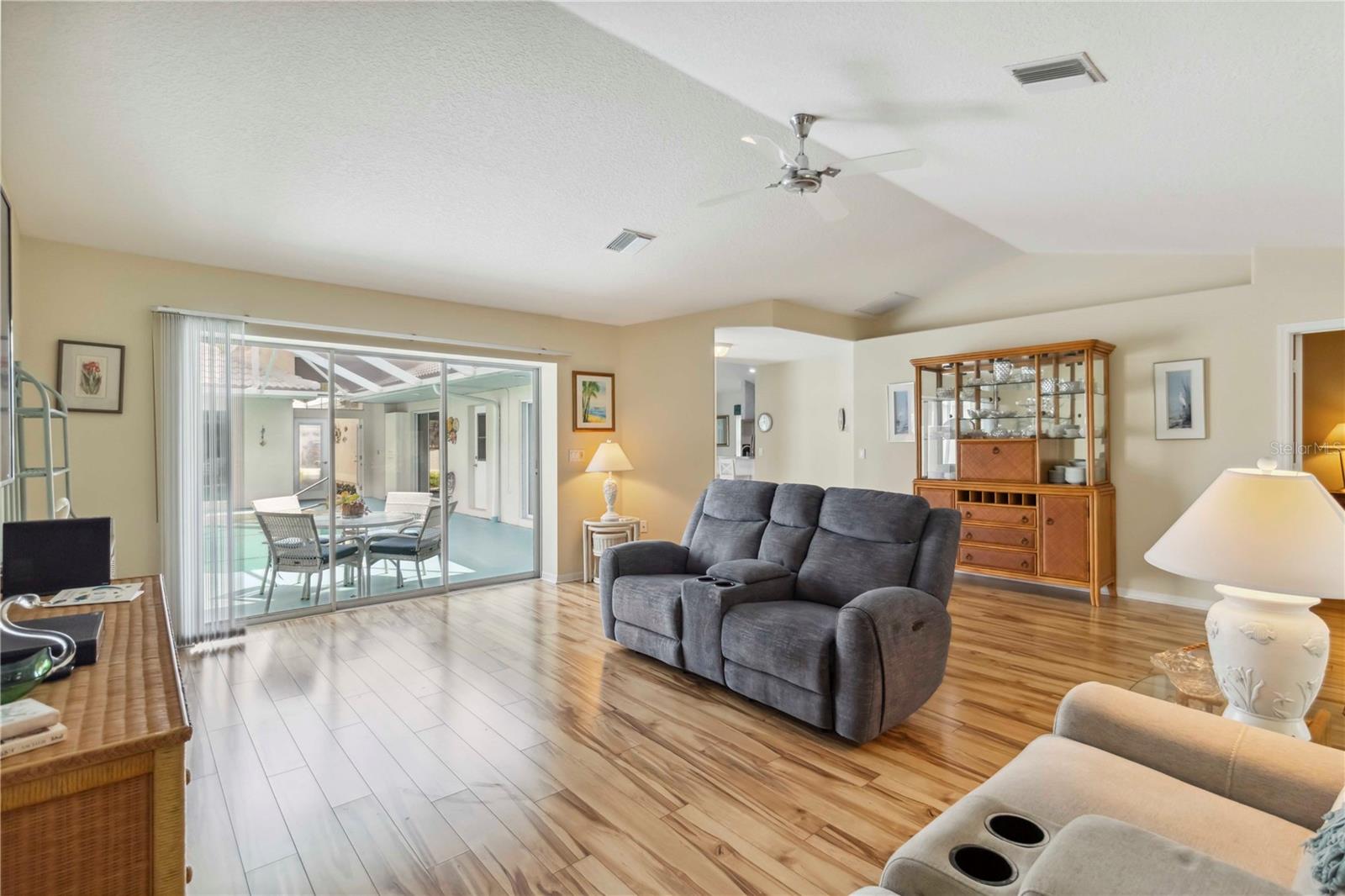 Image 4 of 50 For 1110 Southlake Court