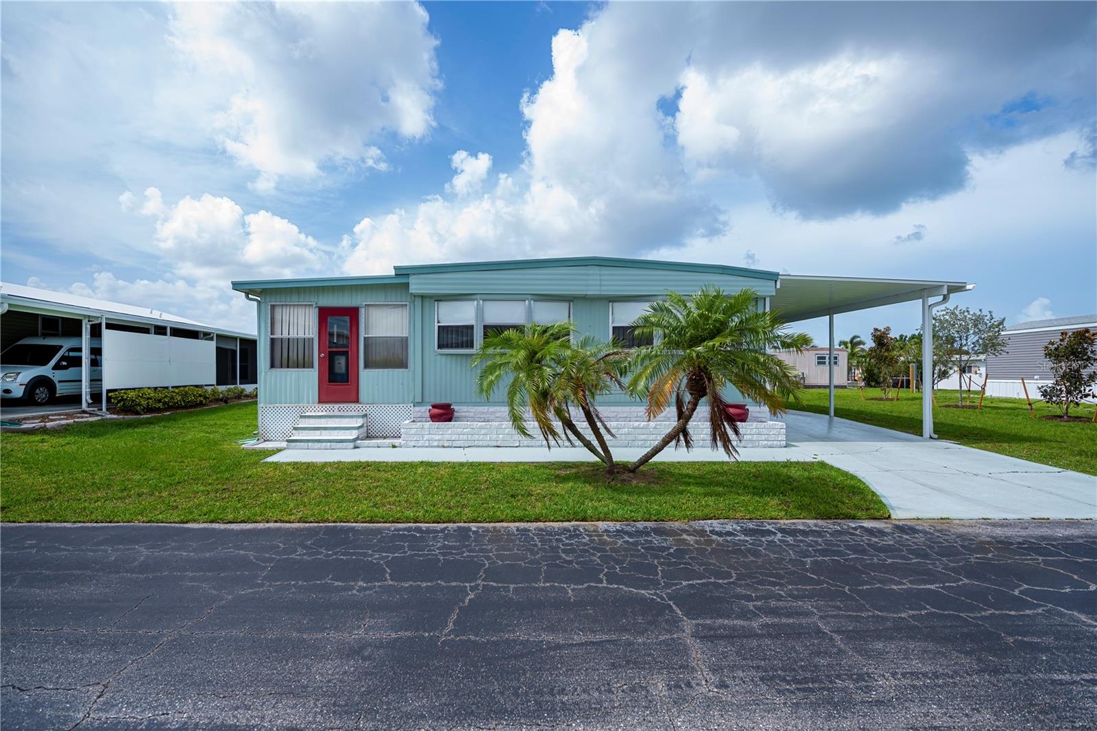 Details for 527 Walnut Circle, VENICE, FL 34285