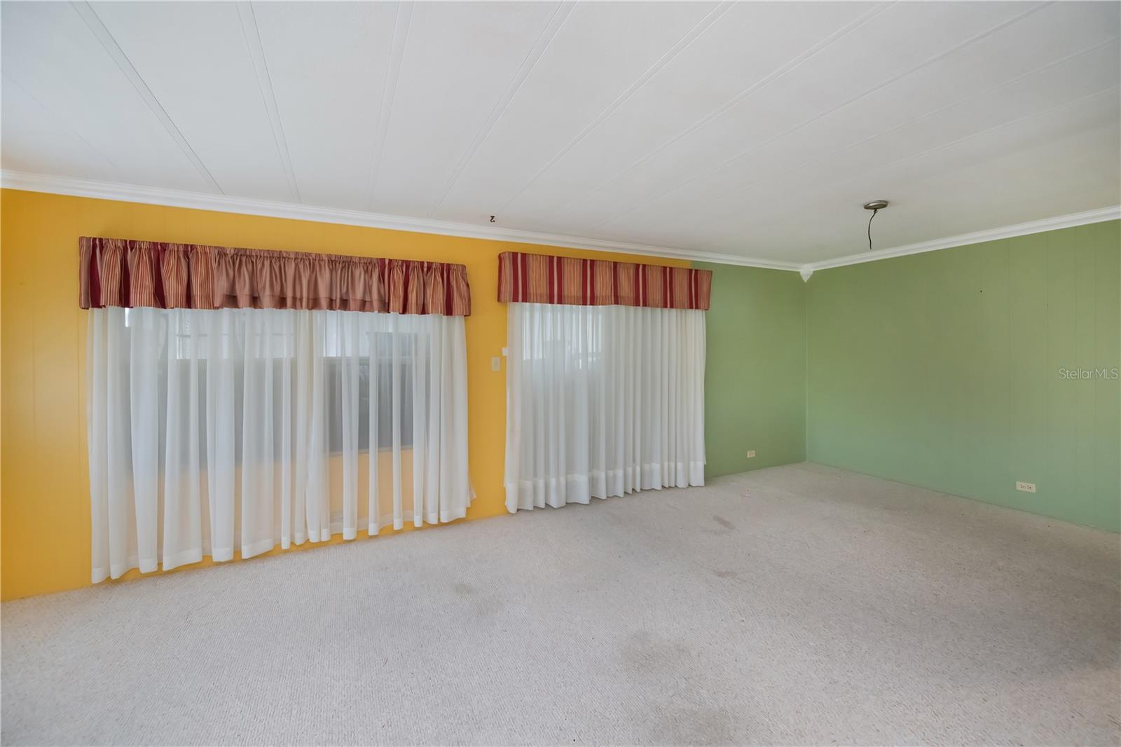 Image 14 of 54 For 527 Walnut Circle