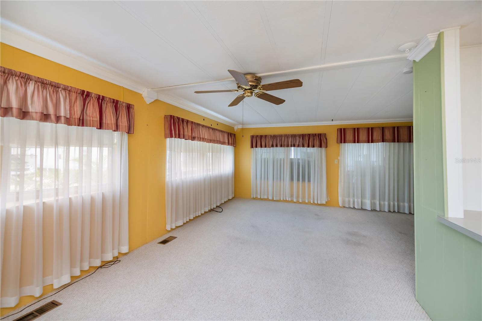 Image 15 of 54 For 527 Walnut Circle