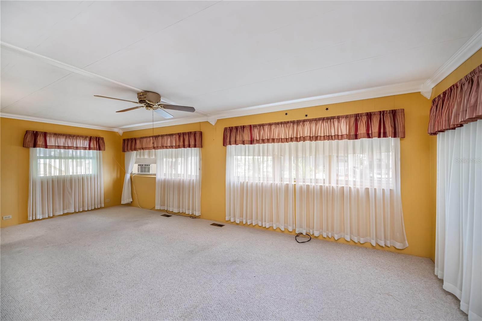 Image 16 of 54 For 527 Walnut Circle