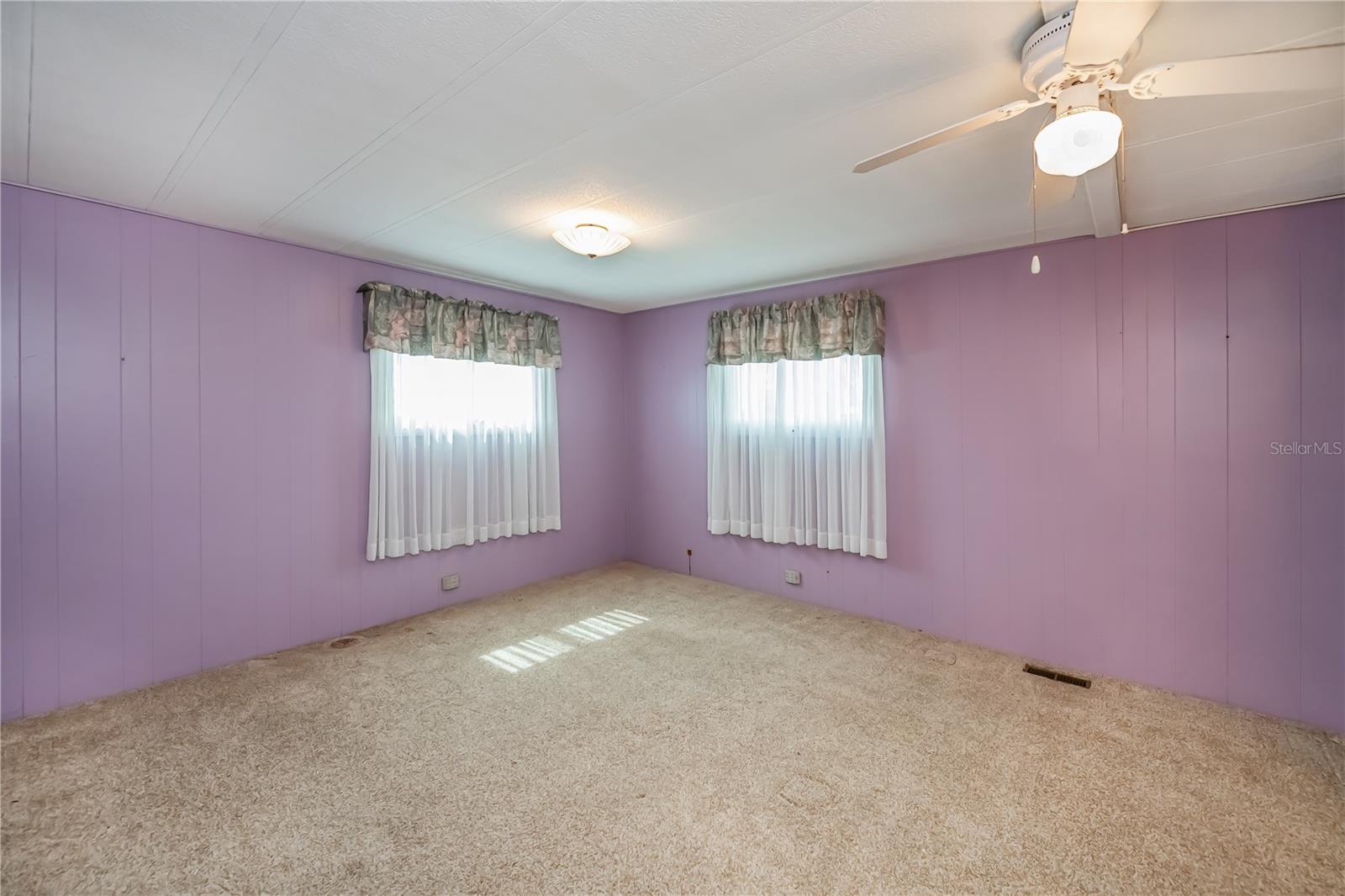 Image 18 of 54 For 527 Walnut Circle