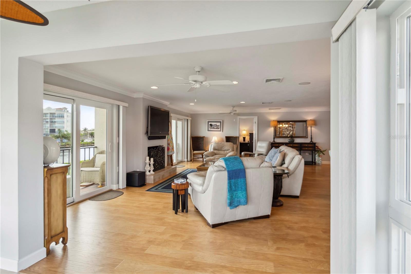 Image 10 of 61 For 250 Santa Maria Street 314