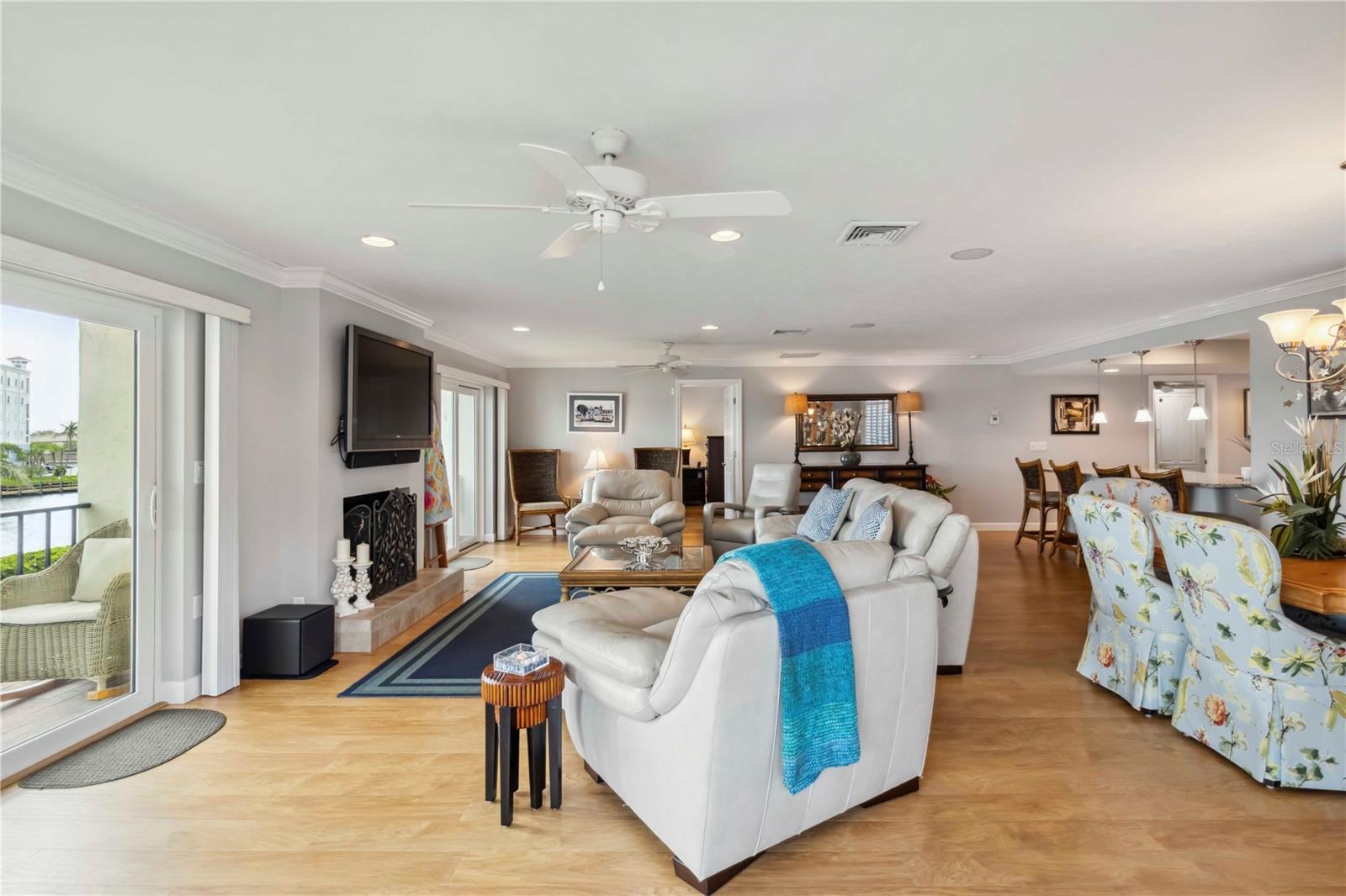 Image 11 of 61 For 250 Santa Maria Street 314