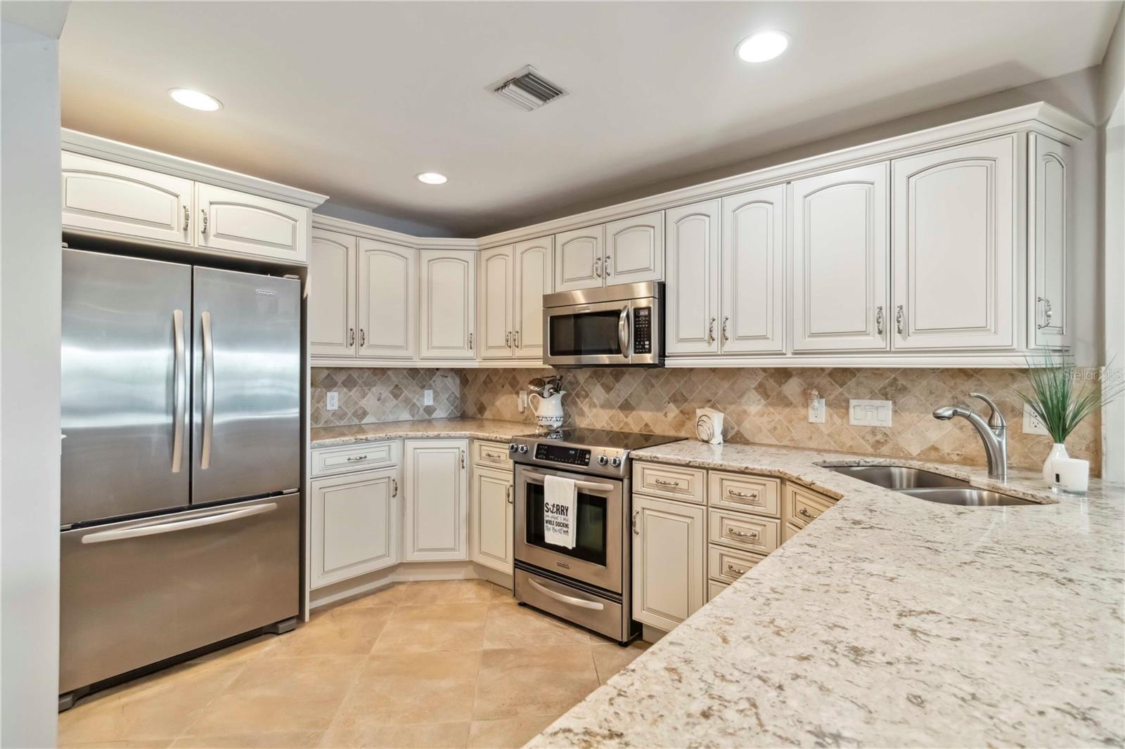 Image 23 of 61 For 250 Santa Maria Street 314