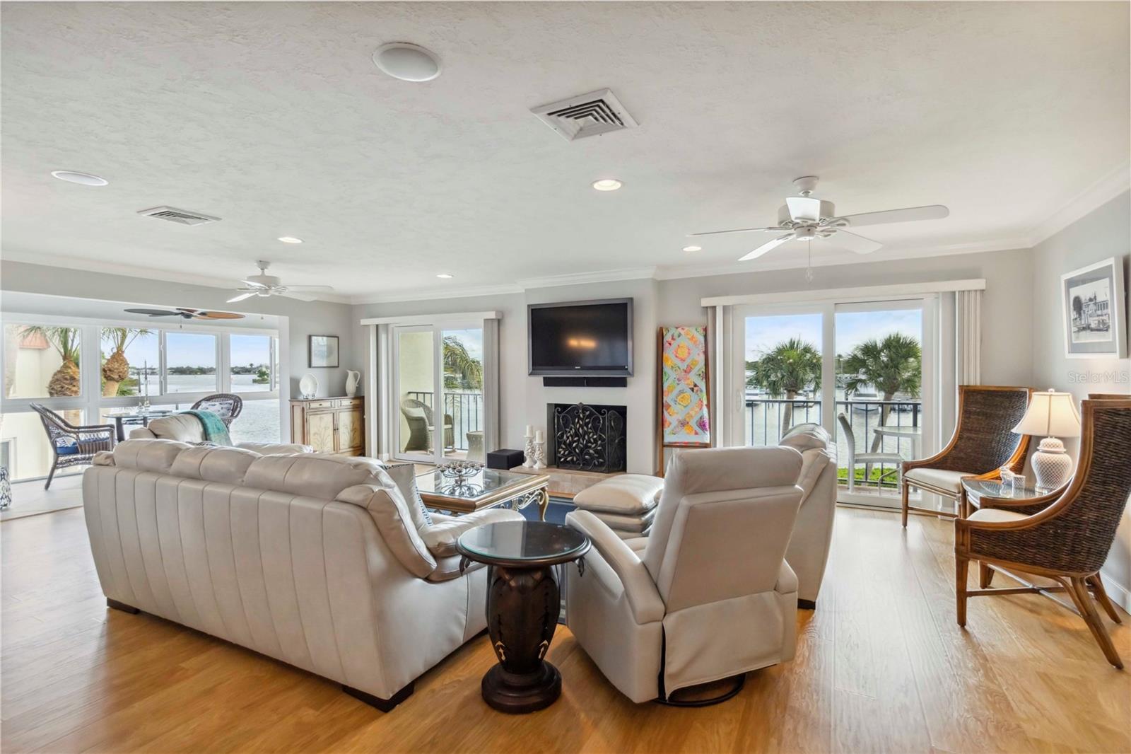 Image 7 of 61 For 250 Santa Maria Street 314