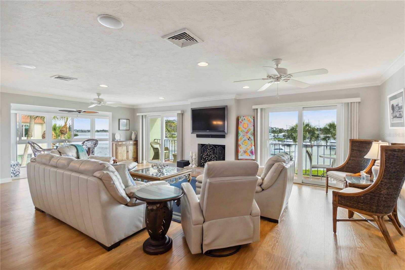 Image 9 of 61 For 250 Santa Maria Street 314