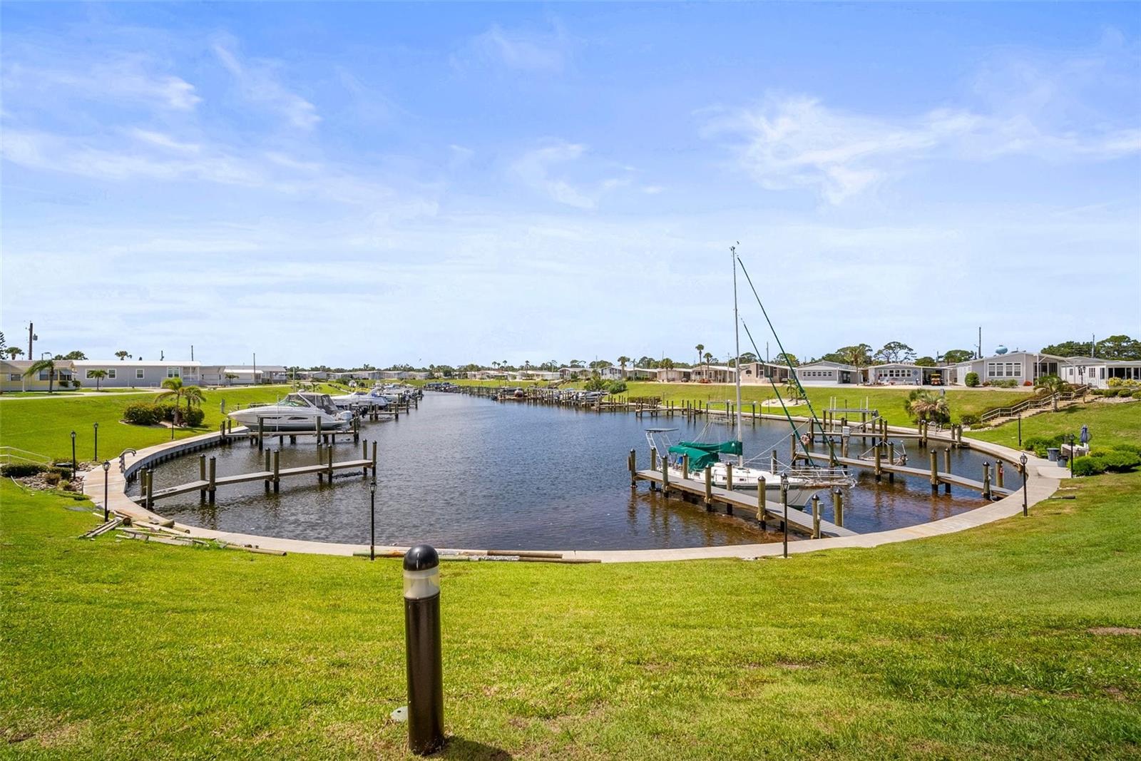 Image 23 of 30 For 614 Waterway