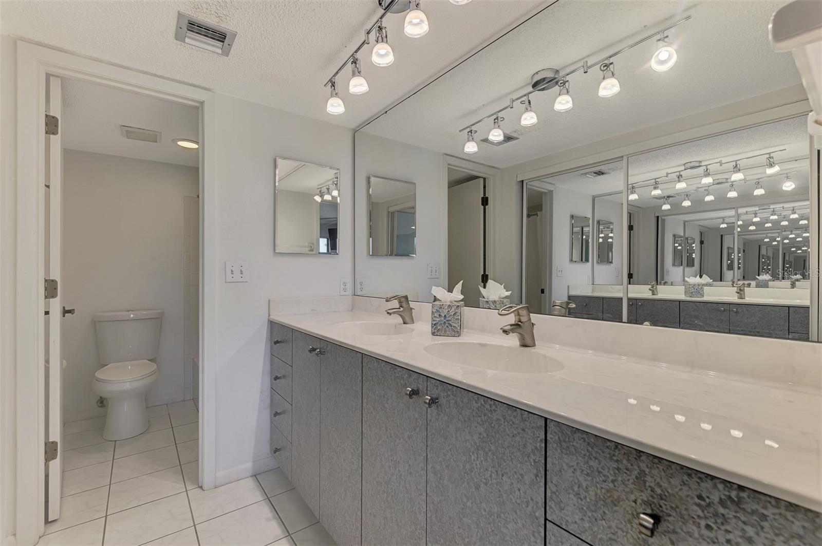 Image 27 of 42 For 150 Englewood Isles Parkway 505