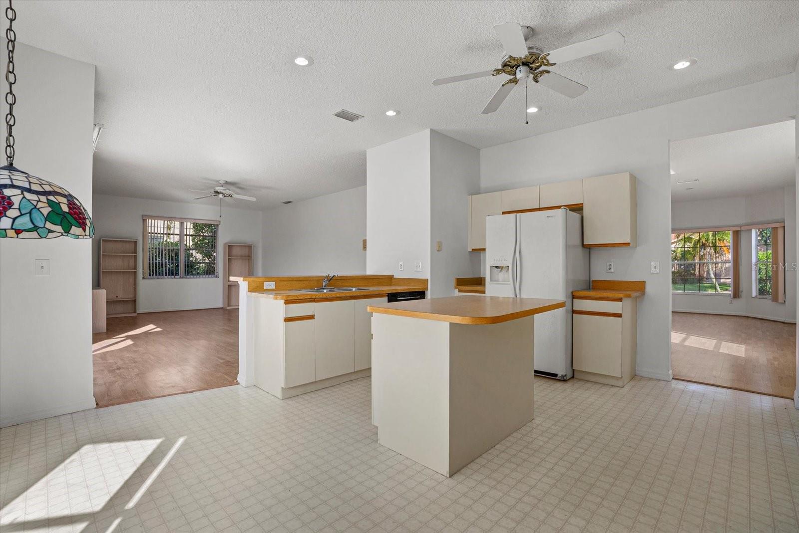 Image 10 of 50 For 9528 Knightsbridge Circle
