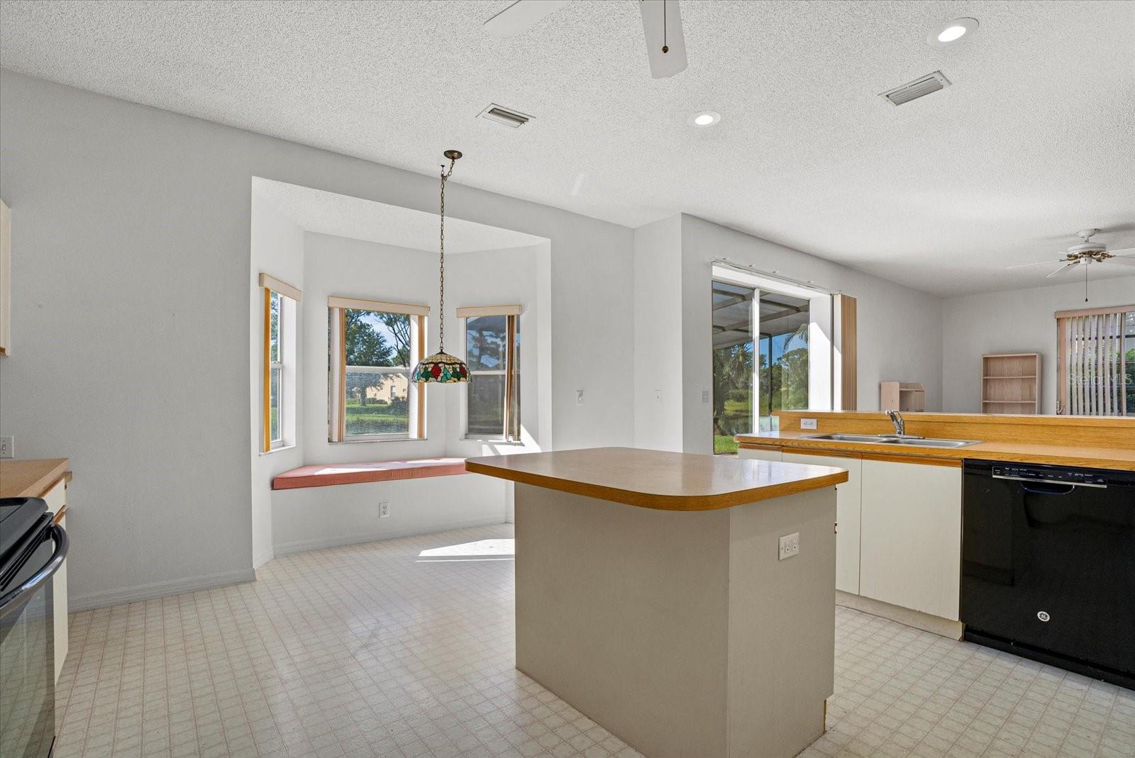 Image 11 of 50 For 9528 Knightsbridge Circle