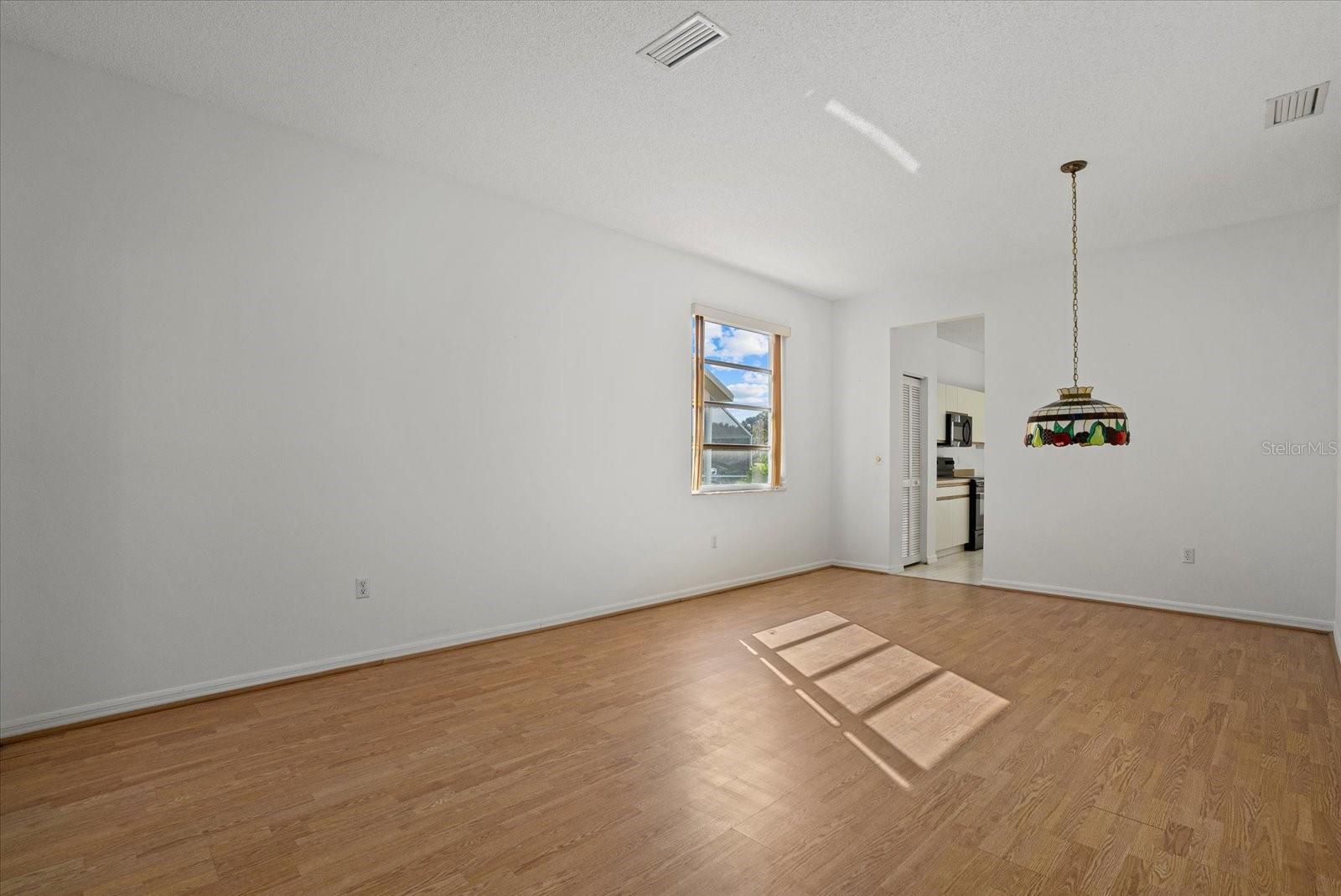 Image 13 of 50 For 9528 Knightsbridge Circle