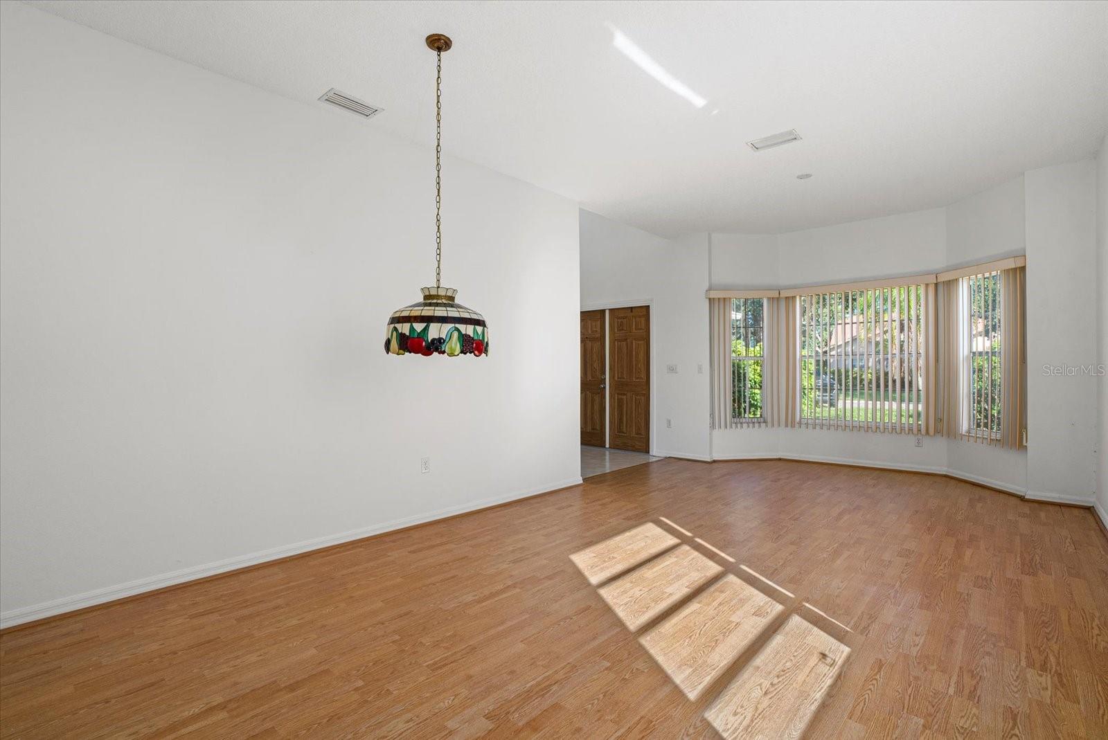Image 14 of 50 For 9528 Knightsbridge Circle