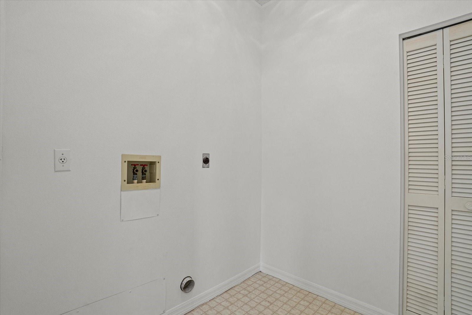 Image 27 of 50 For 9528 Knightsbridge Circle