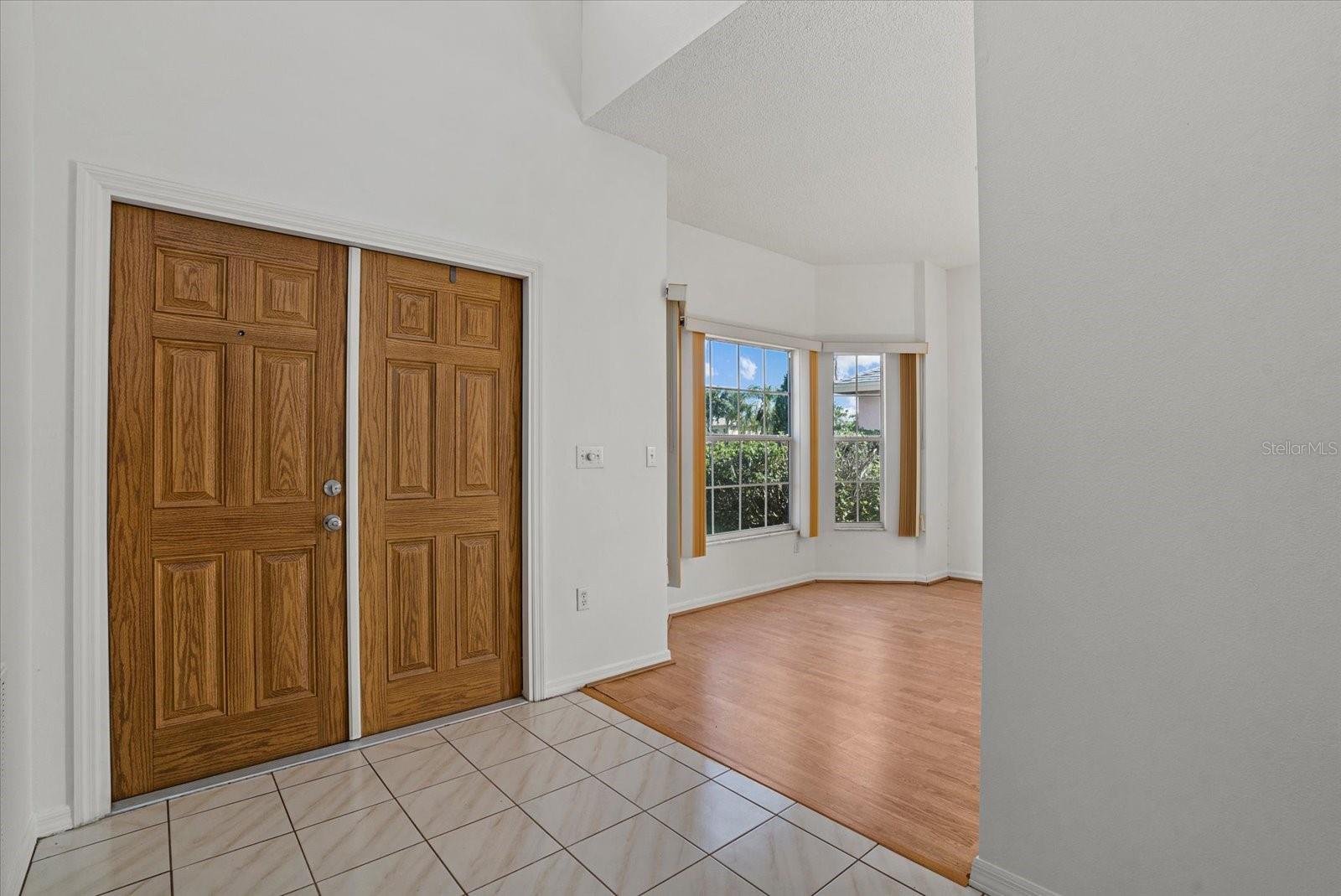 Image 5 of 50 For 9528 Knightsbridge Circle