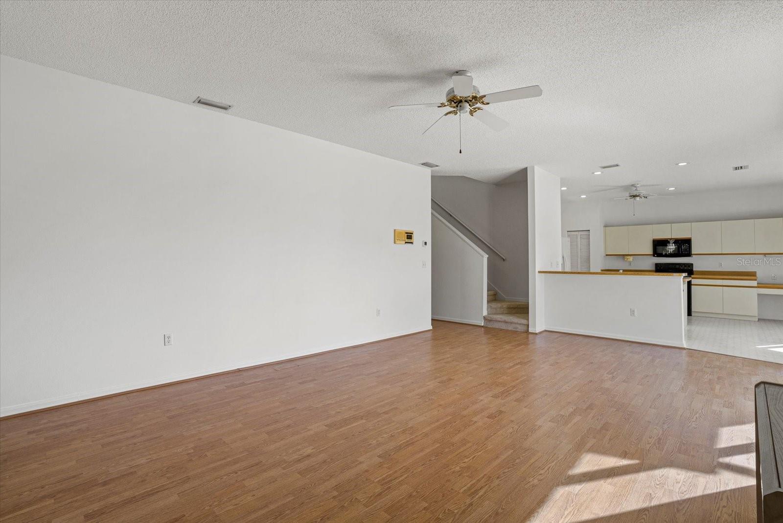 Image 7 of 50 For 9528 Knightsbridge Circle
