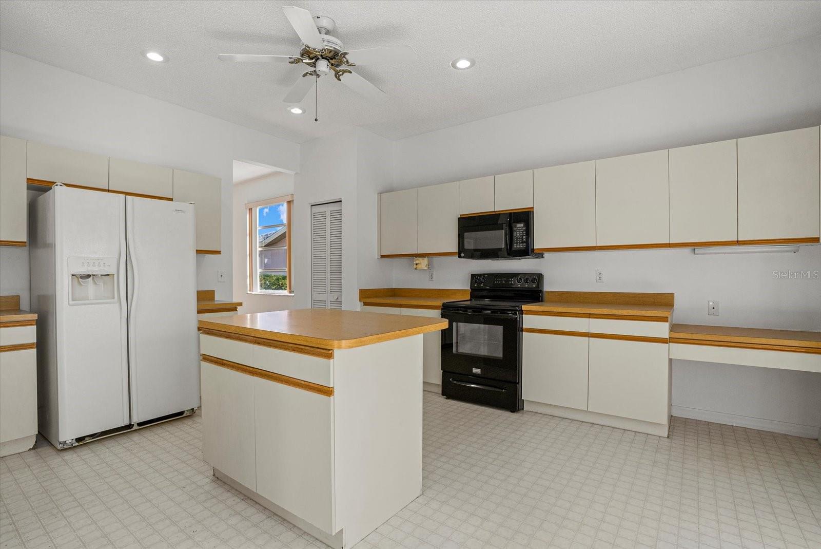 Image 9 of 50 For 9528 Knightsbridge Circle
